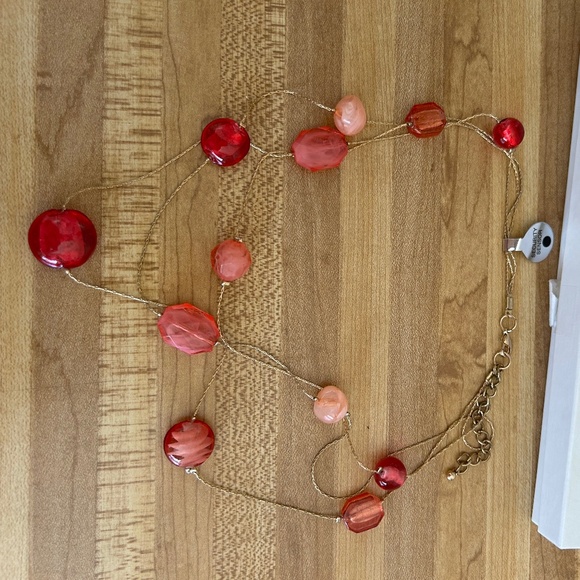 Short necklace - Picture 1 of 3